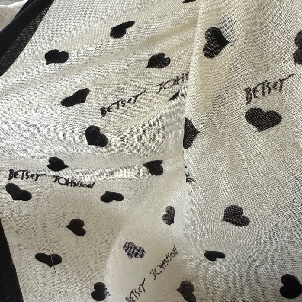 Betsey Johnson Lightweight Rectangular Scarf - Picture 4 of 5
